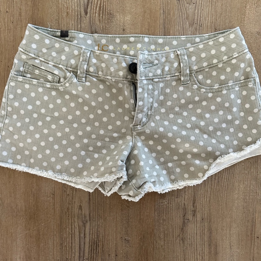 LC Shorts - Picture 2 of 4